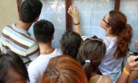 Elevii picaţi la bac în Teleorman: „Cine-i de vină că în judeţul nostru doar morţii ştiu să se semneze?” Elevii picaţi la bac în Teleorman: „Cine-i de vină că în judeţul nostru doar morţii ştiu să se semneze?”