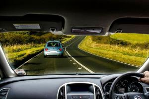 Se interzice omologarea în România a mașinilor cu volanul pe partea dreaptă