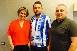 Ionut Tarnacop alături de impresarul Ana Maria Prodan şi de managerul general al CS U Craiova, Felix Grigore.