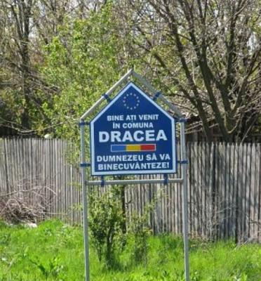 Indicatorul de la intrarea in comuna Dracea.