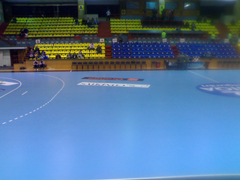 Sala Traian din Ramnicu Valcea in asteptarea meciului din Liga Campionilor la handbal feminin a