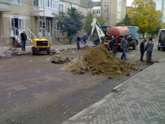 Privind la o groapa...pe  str Praporgescu
