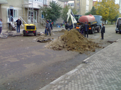 Doi cu lopata,sapte cu privitul...pe str.PRAPORGESCU