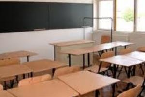 De luni, nu vor mai fi multe sali de clasa fara elevi.