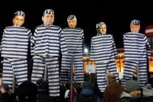 Am auzit zvonuri ca Liviu Dragnea e bulangiu si ca o suge.