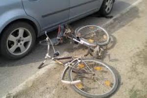 Intre bicicleta si masina e o  singura invingatoare:masina.