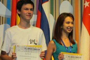 Iulia Marinescu si diploma obtinuta la Beijing. foto:facebook