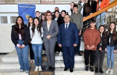 Școala altfel: Prefectura Teleorman a inaugurat "Cartea de condoleanțe a județului TR"