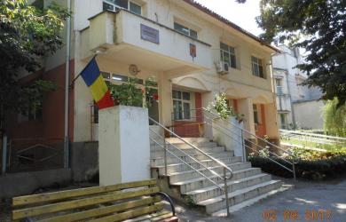 Senzational!! Mirel din Turnu Magurele nu e baiat, e fata. Mirela conduce Parchetul Turnu Magurele. Melodia - "Ordonanta de clasare" - hitul Mirelei