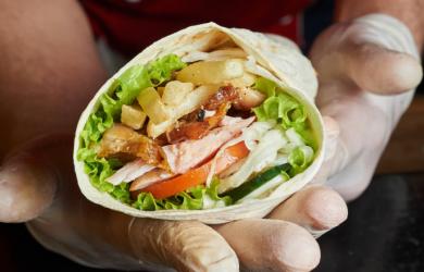 Shaorma cu de toate, produse local. Autoritatile locale ar trebui sa-si faca datoria. Cum?! Shaorma cu locale-totale
