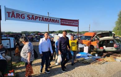 Atentie! O noua pacaleala. Politicieni asa-zis suveranisti se plimba prin targuri si piete spunand tot felul de banalitati, evitand sa arate cine e de vina pentru situatia producatorilor romani