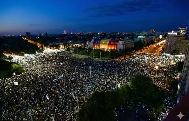 Se stie! Este adevarat! Cel mai frumos targ de Craciun e in "Piata Victoriei" - "Recorder" si "Raluca Morosanu",  cele mai frumoase cadouri
