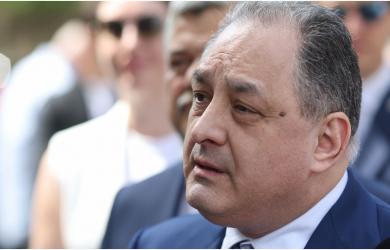 Fata serioasa, de cultura mare - Ana Clipici, sefa fermei Nutrelo - Lita, s-a certat - discutii pro si contra, in trafic la 03:00, cu Marian Vanghelie, om de cultura de mahala