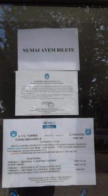 Madalin Ionita se ocupa de afisaj.