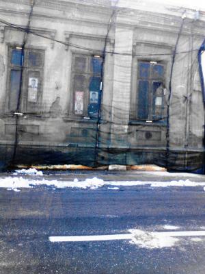 Fotografiile cioclilor orasului pe ruinele fostei Biblioteci Municipale.