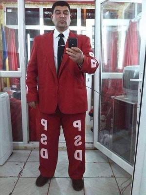 Costum pesedist