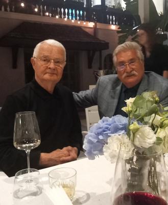 Astia din poza stiu ca sunt cadre de nadejde