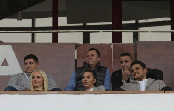 Stefan Dragnea, Musat si Macavei - tribuna oficiala din Giulesti.