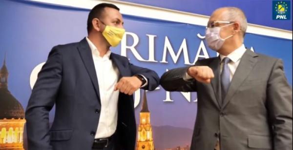 Robert Filip - primarul din Rovinari - si Emil Boc